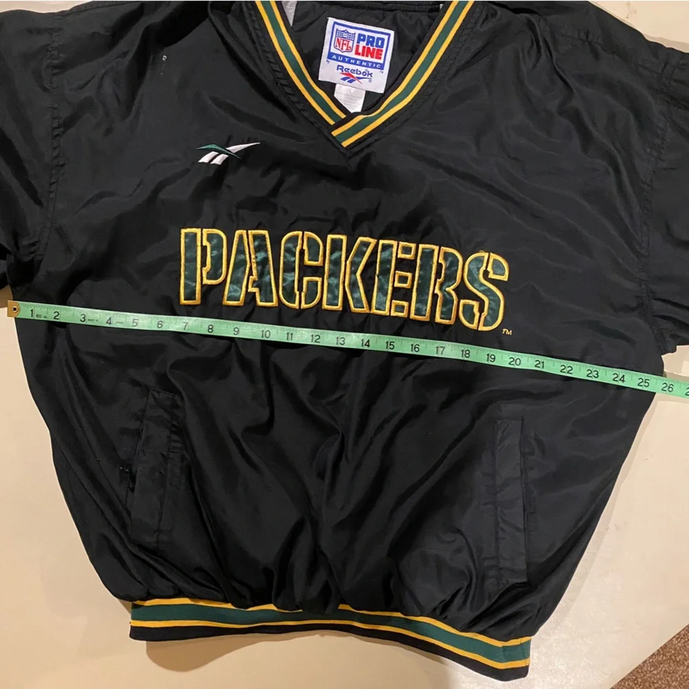 Green Bay Packers Jacket Men’s Large Black Spellout Vneck Pullover Embroidered